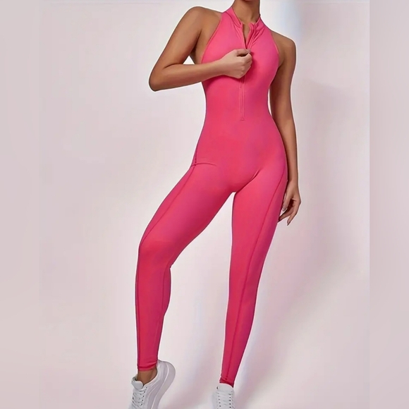 Women's thin jumpsuitPink sleeveless Medium but runs small Open backzipper - Picture 3 of 4